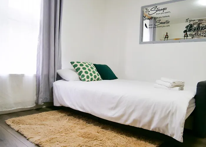 Central Ground Floor Flat Free Parking