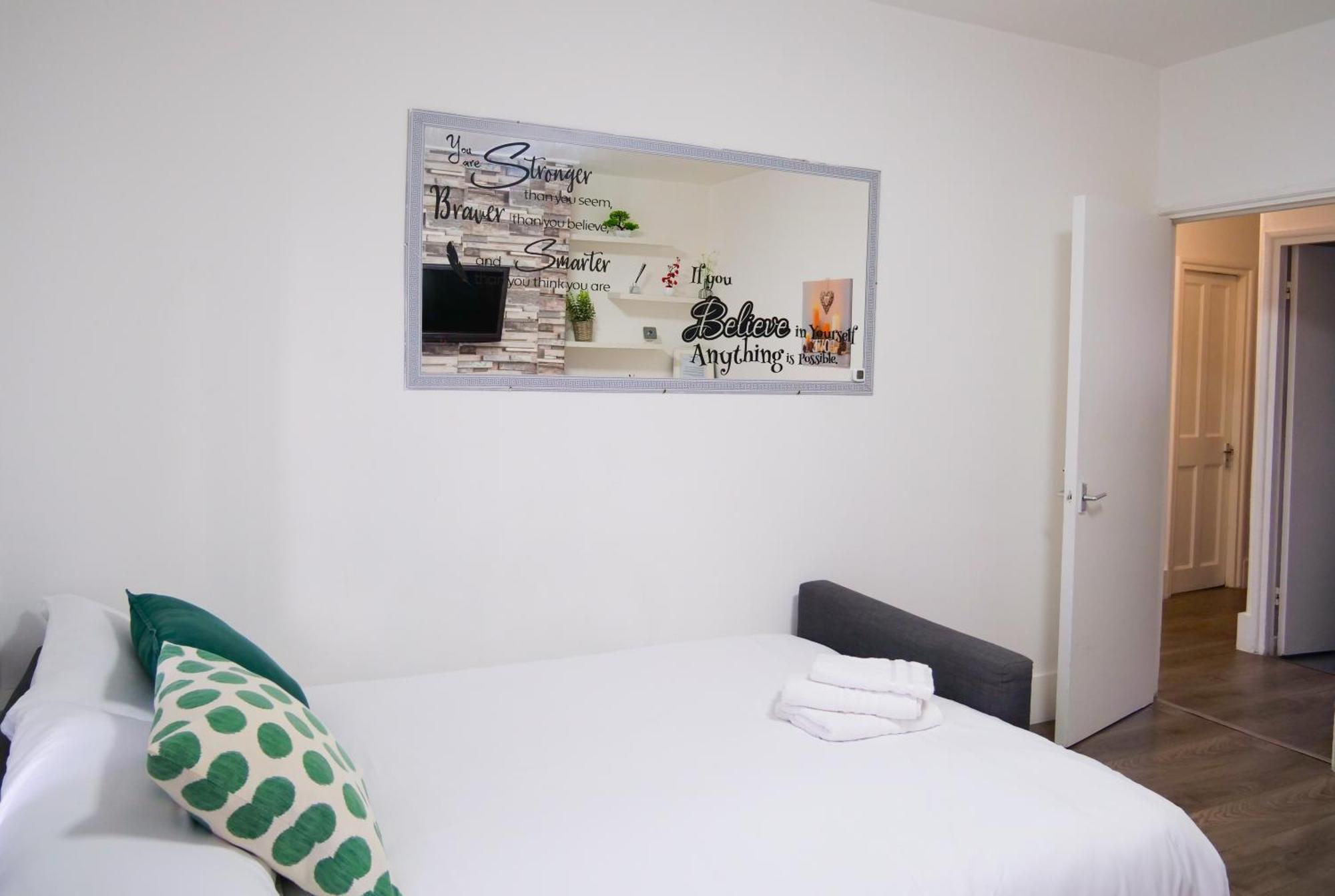 Appartement Ground Floor Flat Free Parking Londen